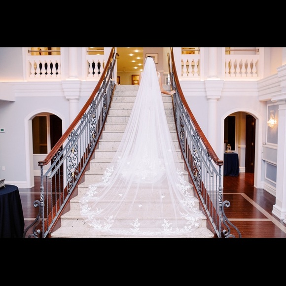 Vintage Lace Royal Wedding Veil - Picture 8 of 8